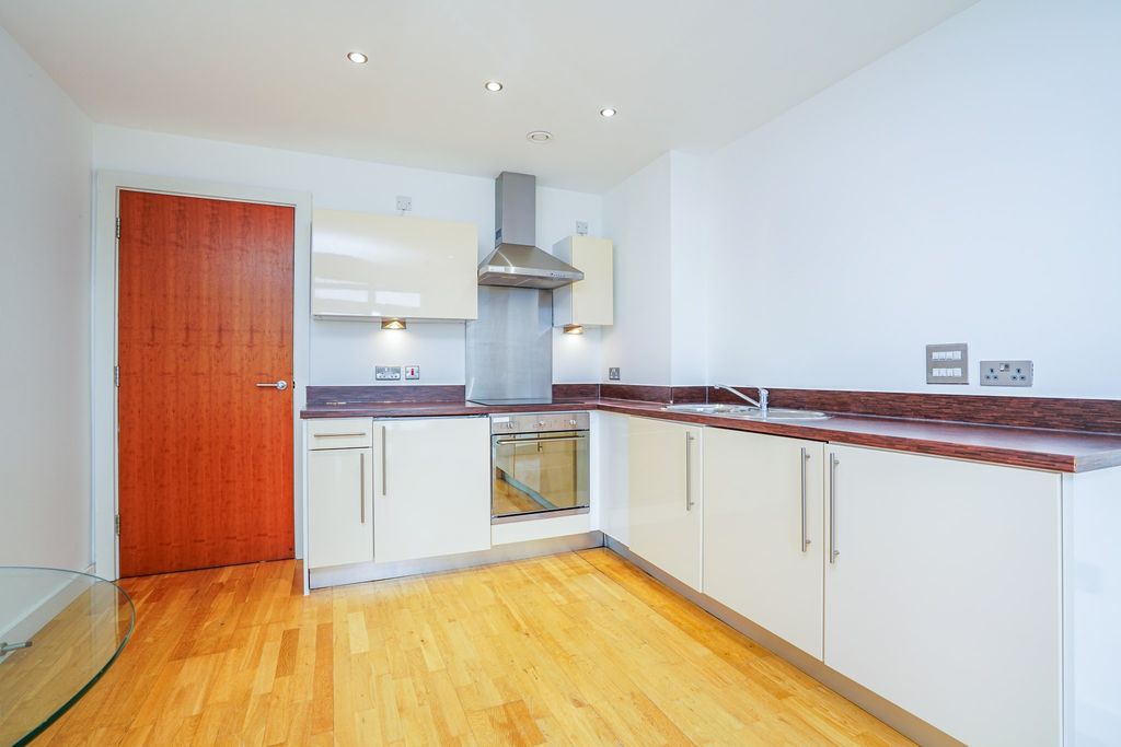 Property photo 2 of 17 Kitchen