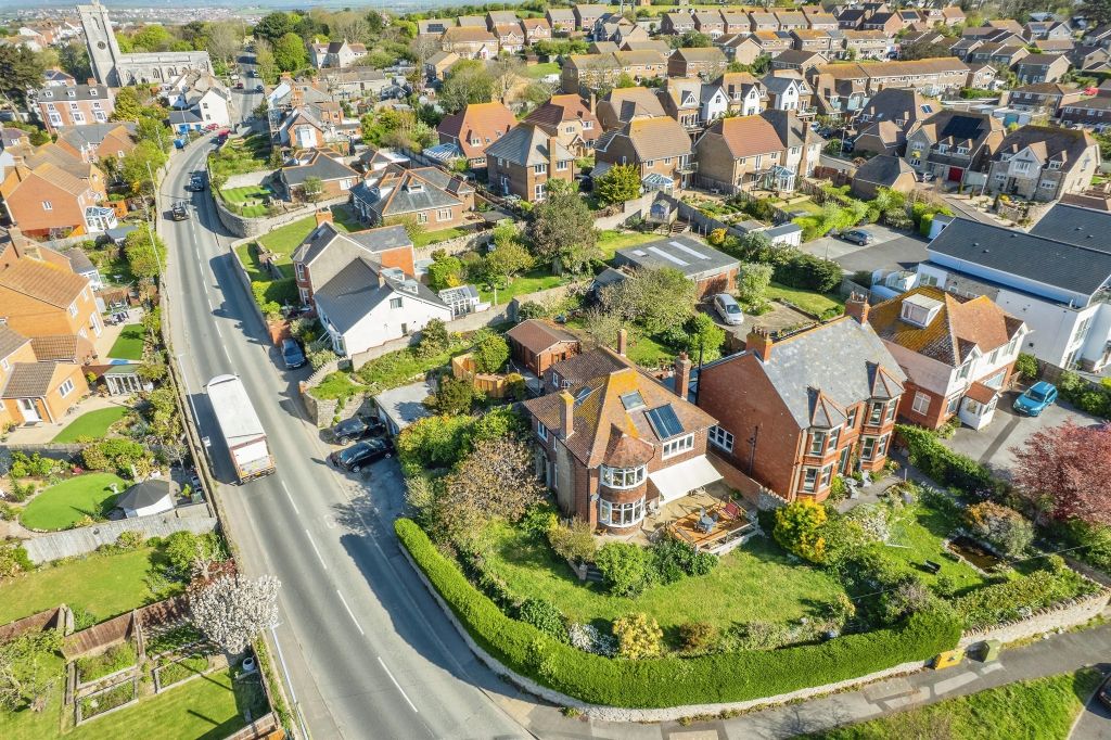 Property photo 2 of 29