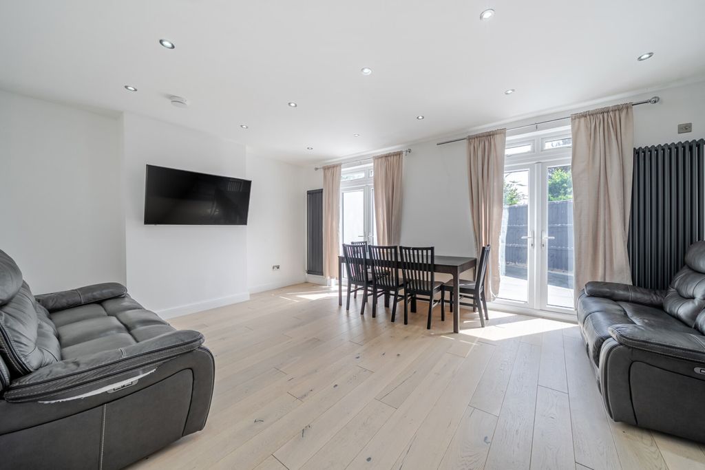 Property photo 2 of 19 1435945-15-69F1F8...