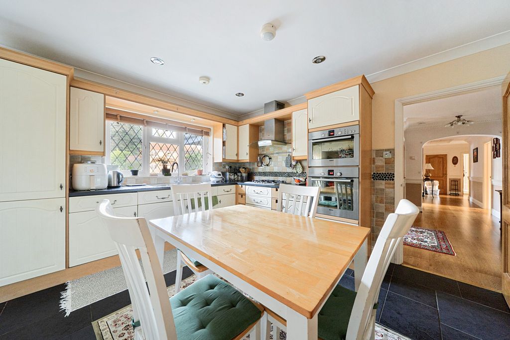 Property photo 3 of 21 1421542-38-69A865...