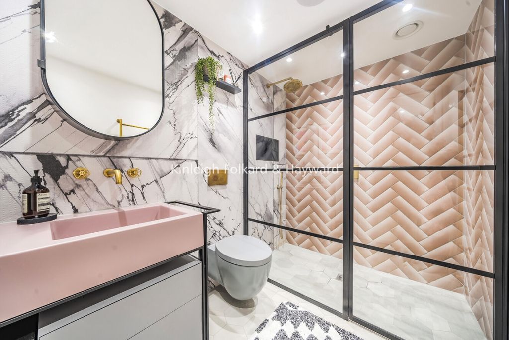 Property photo 2 of 10 011E66A9-A3A4-48ee-A