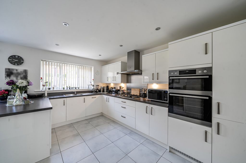 Property photo 2 of 16 1470874126A2299Ae34d64