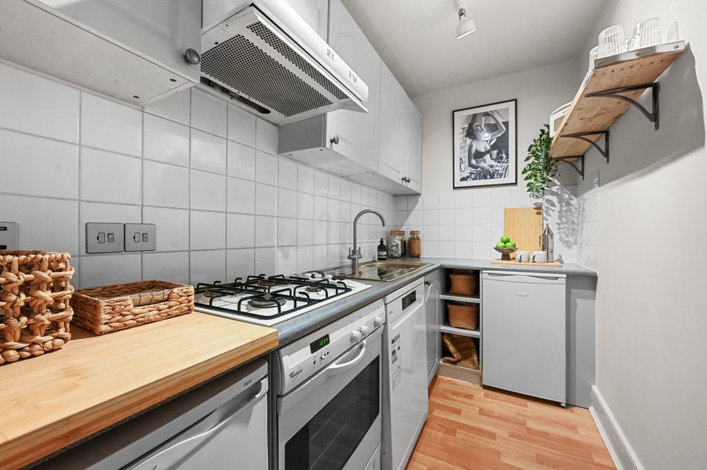 Property photo 2 of 10 Kitchen