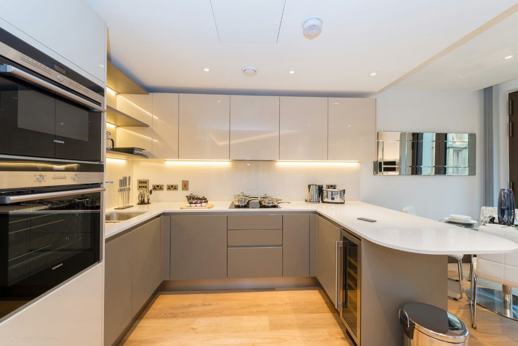 Property photo 2 of 6 Kitchen