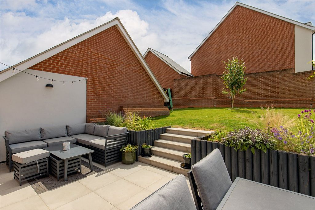 Property photo 2 of 14 Garden