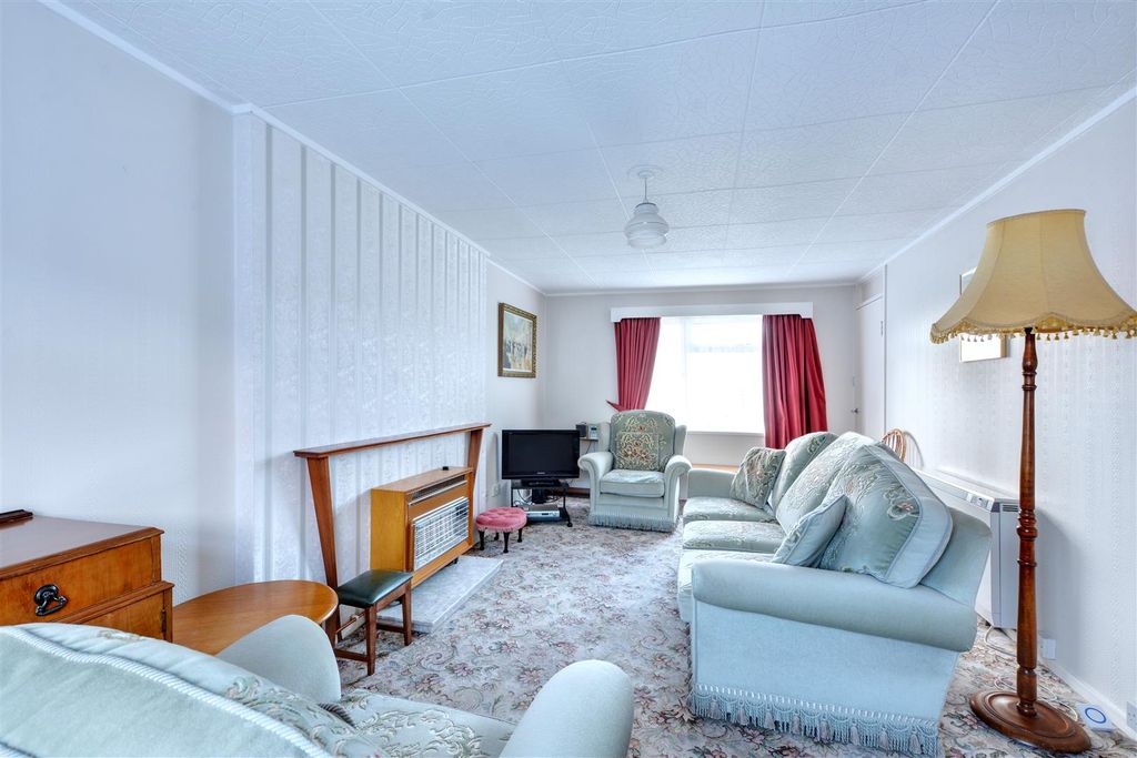 Property photo 2 of 19 Lounge_2.Jpeg