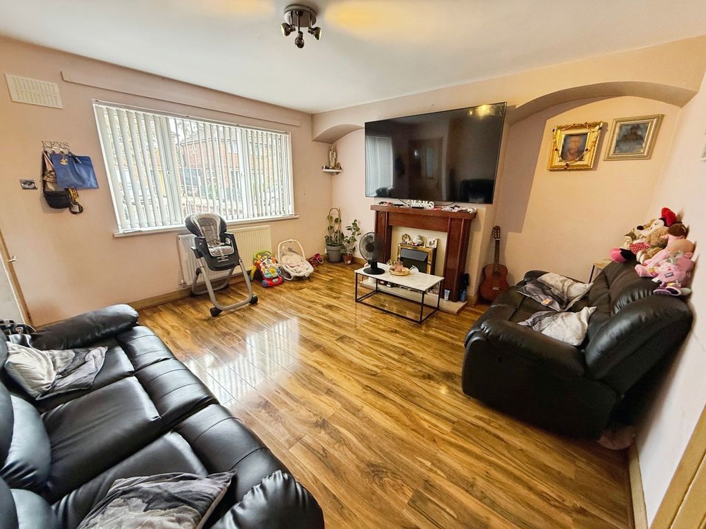 Property photo 2 of 14 Lounge