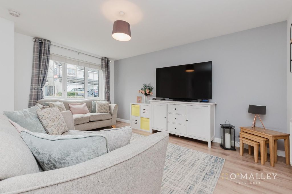 Property photo 3 of 15 Lounge