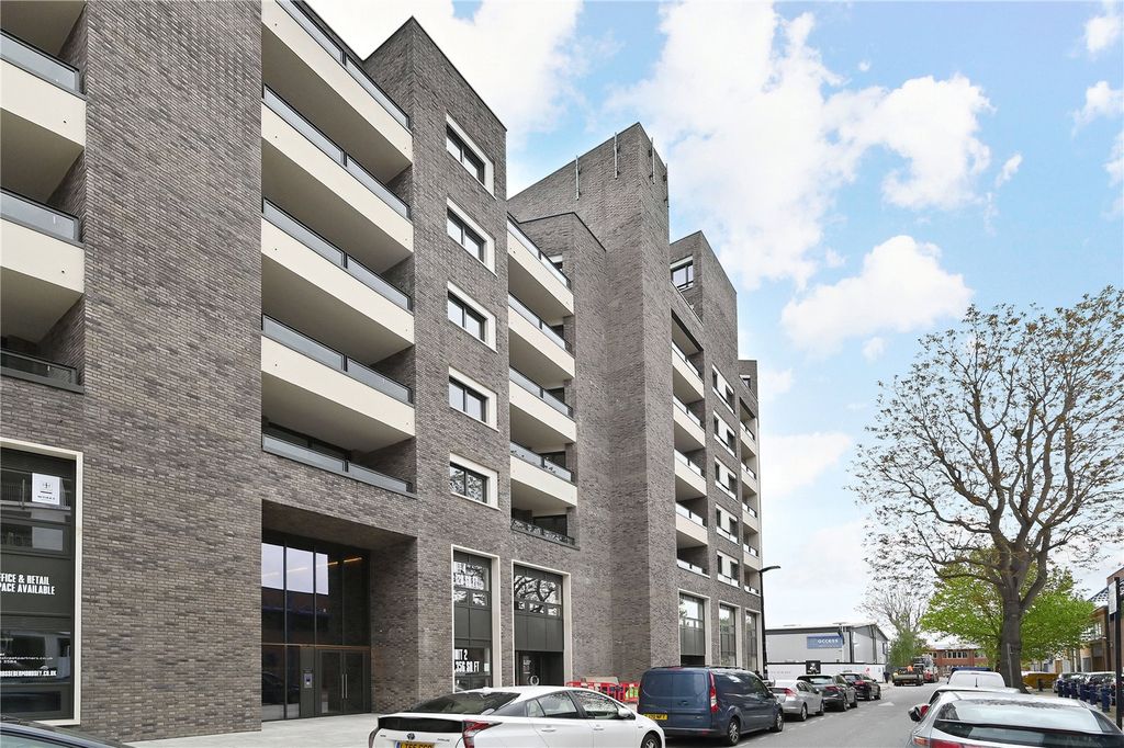 Property photo 1 of 11 External