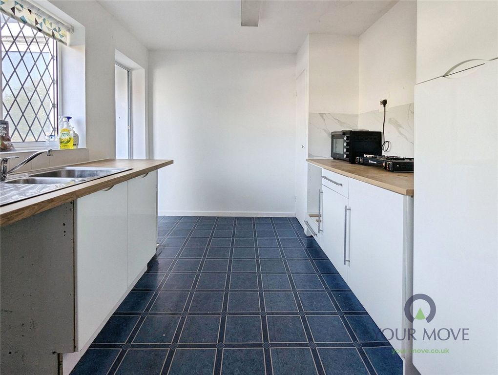 Property photo 3 of 14 Kitchen