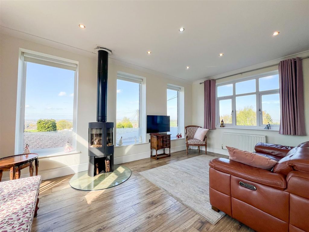 Property photo 3 of 25 Sitting Room