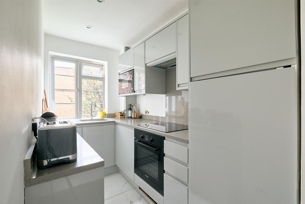 Property photo 3 of 23