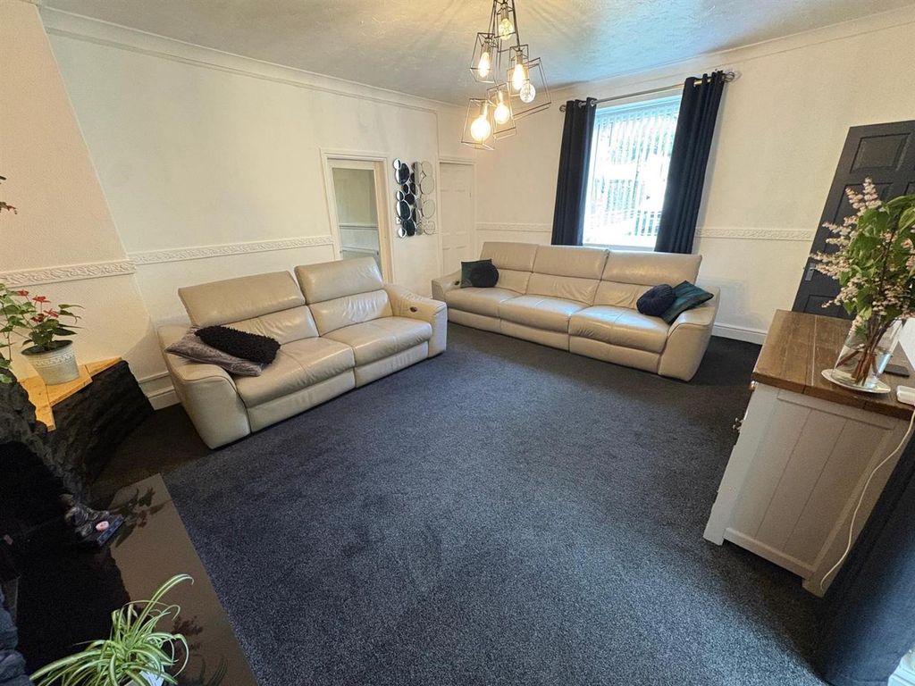 Property photo 2 of 27