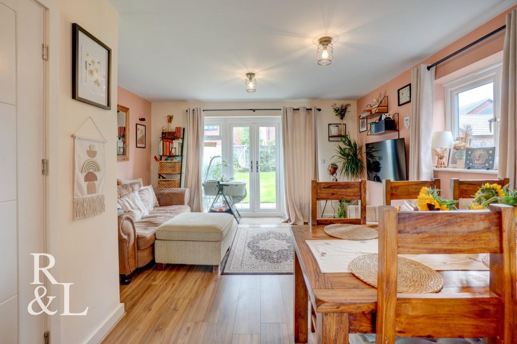 Property photo 3 of 22 Royston&Lund (8).Jpg
