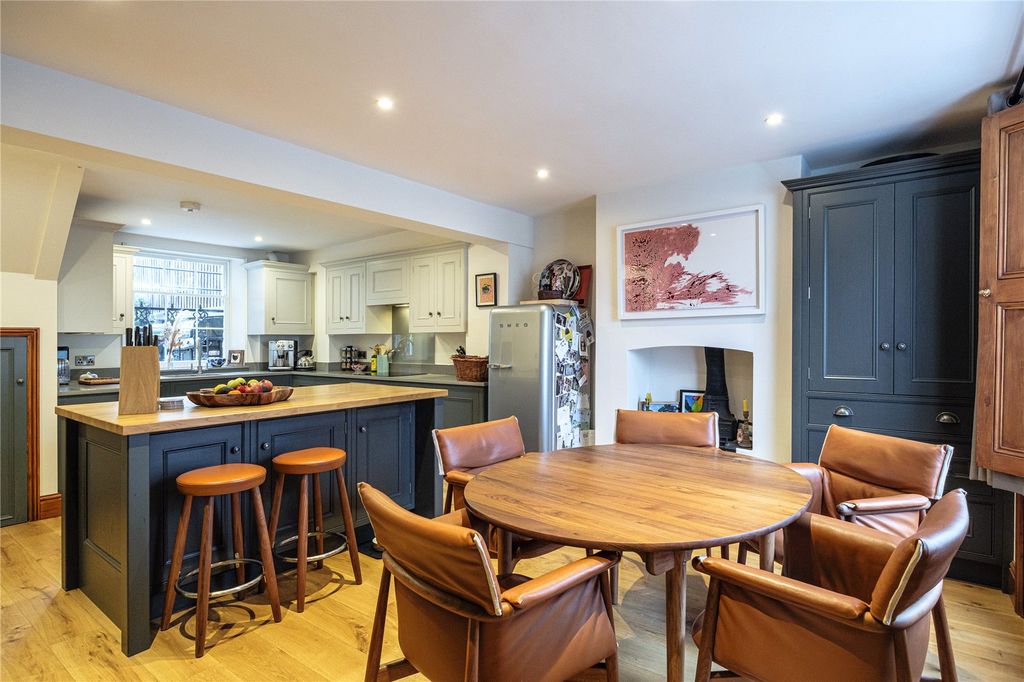 Property photo 2 of 28 Picture No. 04