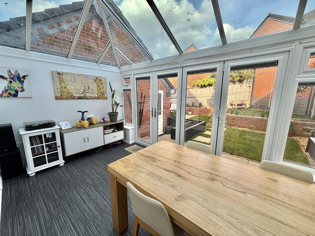 Property photo 2 of 15 Conservatory