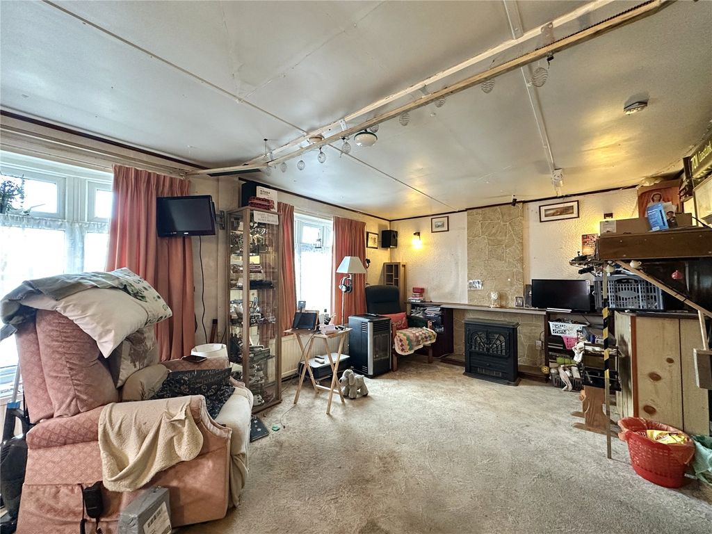 Property photo 2 of 8 Picture No. 15