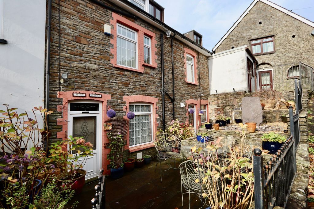 Property photo 1 of 32