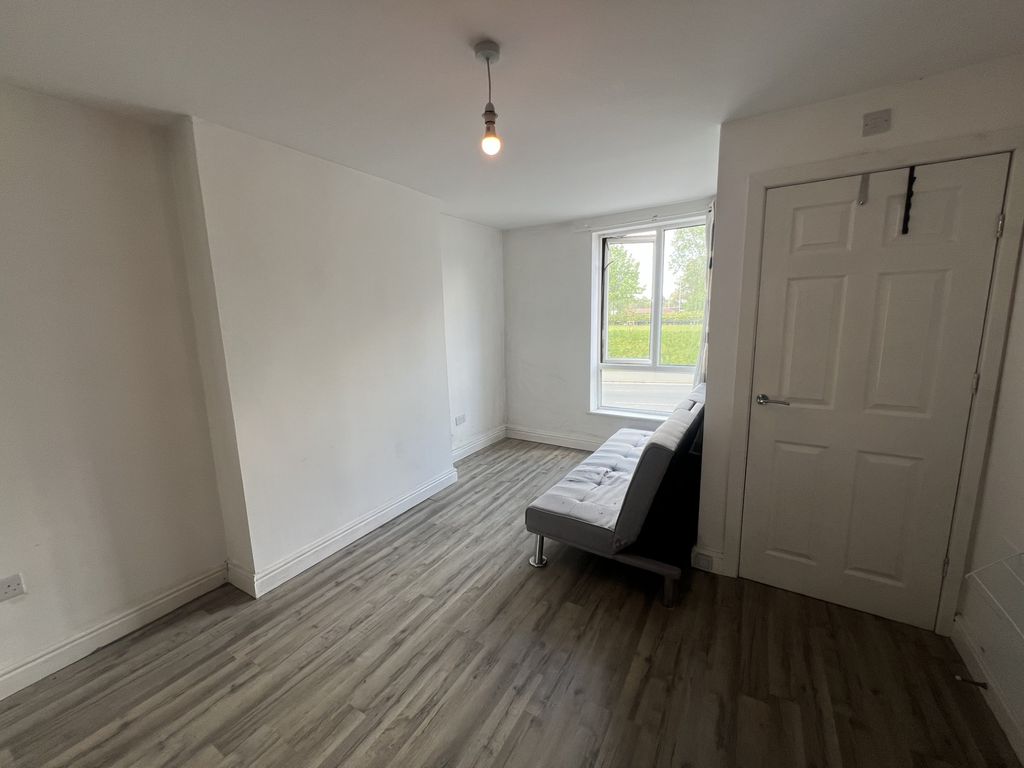 Property photo 3 of 5 Living Room