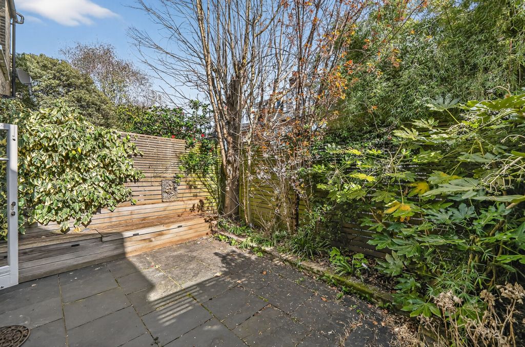 Property photo 3 of 20 1434717-11-69c3Eb...