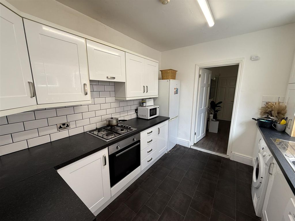 Property photo 3 of 12 Kitchen 2.Jpg
