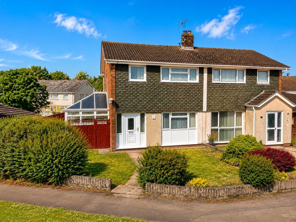 Property photo 1 of 15 Spacious 3 Bedroom Home