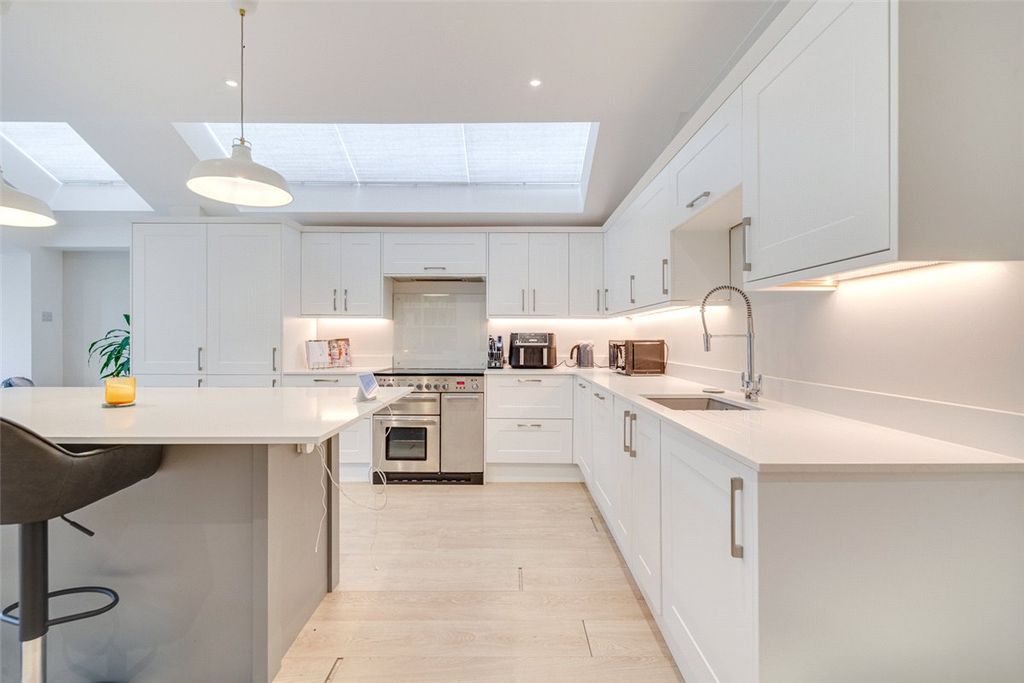 Property photo 2 of 16 Picture No. 17