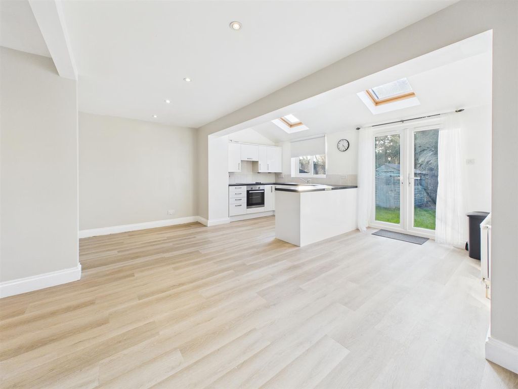 Property photo 2 of 9 Cam05510G0-Pr0176-Still001.Jpg