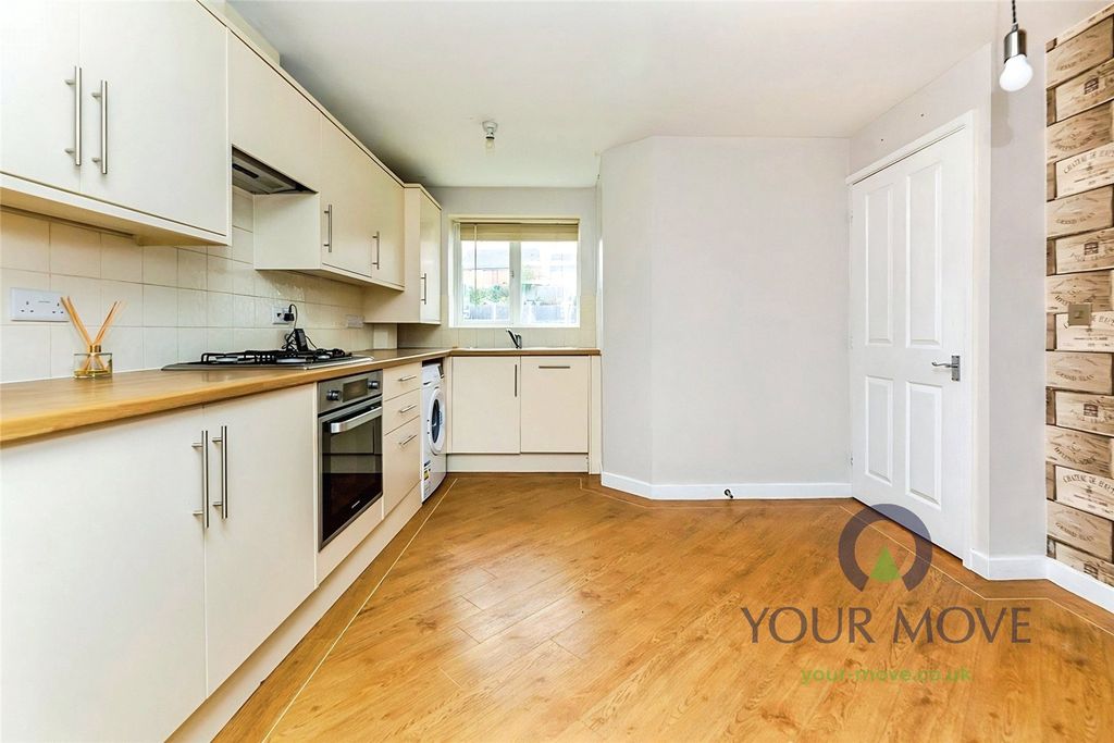 Property photo 3 of 8 Kitchen