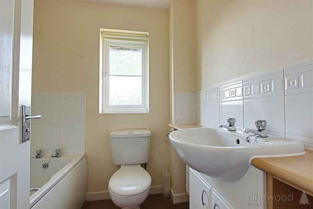 Property photo 3 of 12 Bathroom