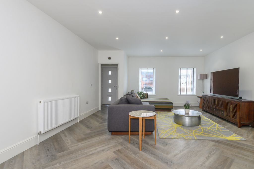 Property photo 2 of 22