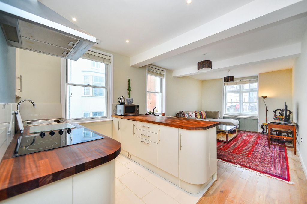 Property photo 3 of 9 Kitchen