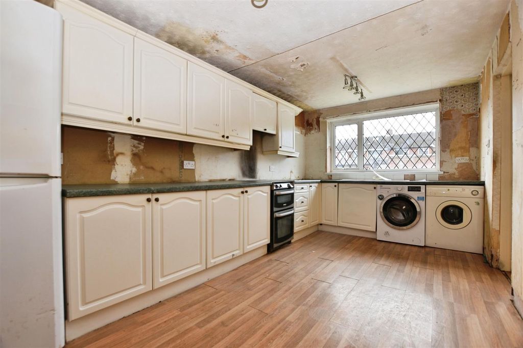 Property photo 2 of 8 Kitchen / Diner