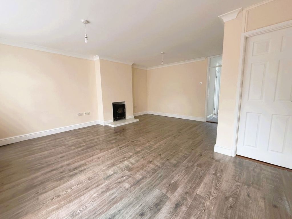 Property photo 3 of 10 4432104
