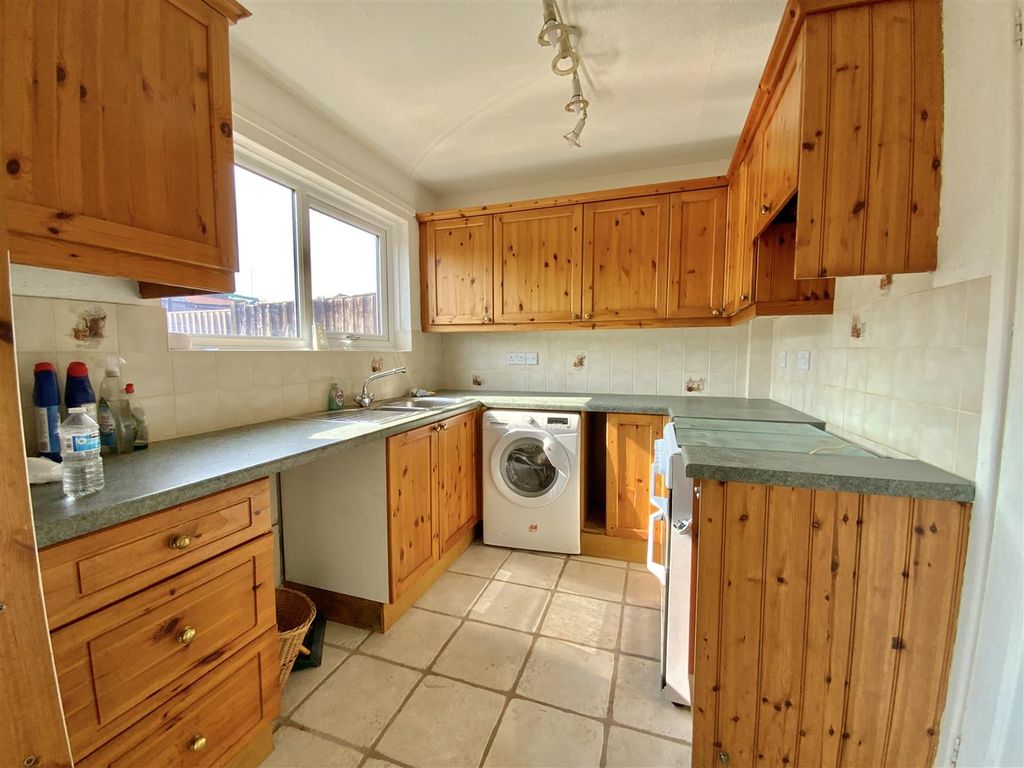 Property photo 2 of 12 Kitchen