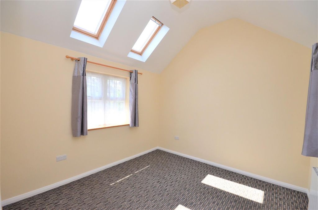 Property photo 2 of 5 Bedroom