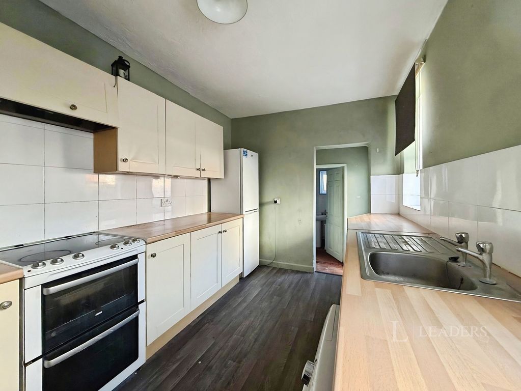 Property photo 3 of 9 Kitchen