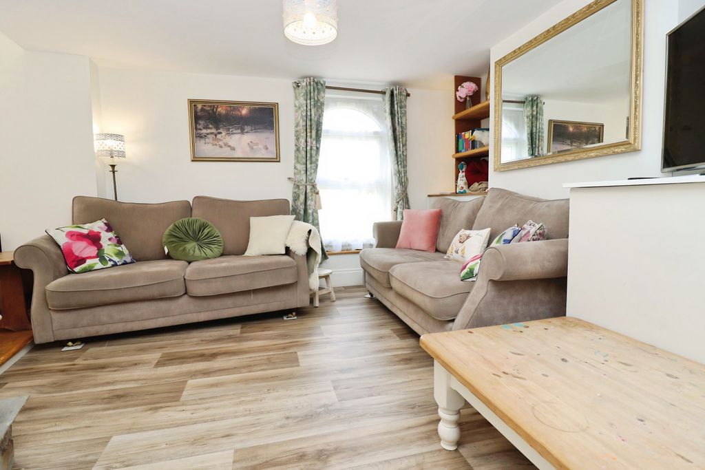 Property photo 3 of 32