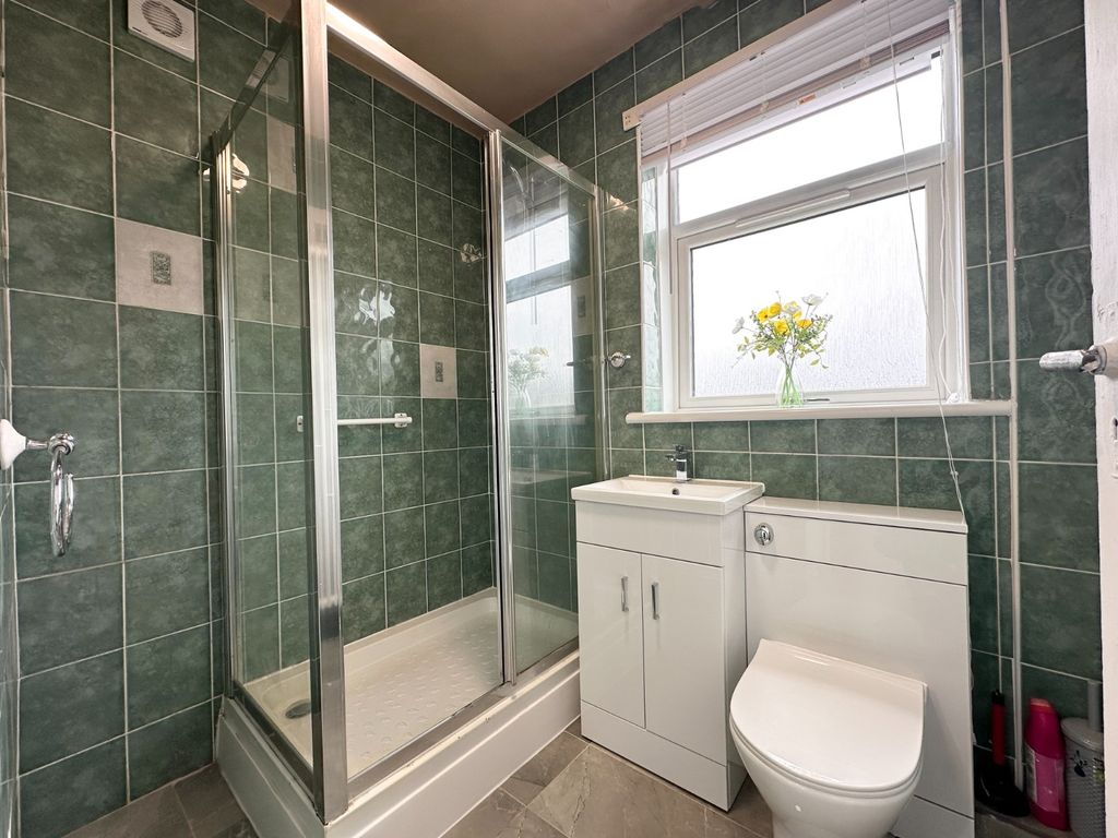Additional image 14 of 4 bed semi-detached house to rentRockmount Ave, Thornliebank, Glasgow G46