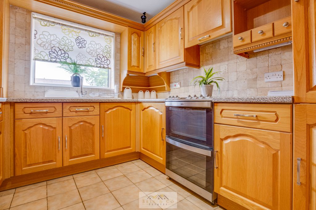 Property photo 3 of 21 Kitchen 1.1