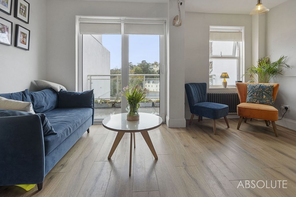 Property photo 3 of 25