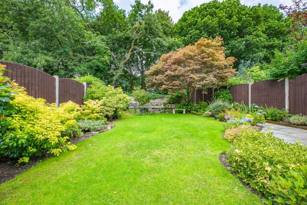 Property photo 2 of 32 Rear Garden