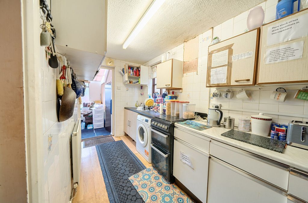 Property photo 2 of 14 Kitchen