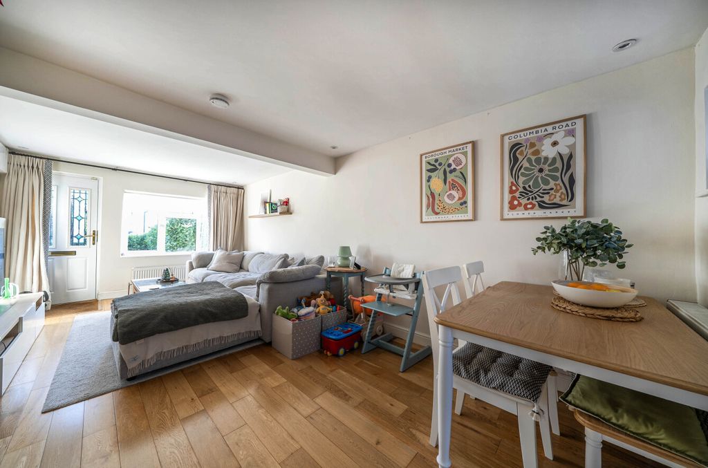 Property photo 2 of 20 1385737-16-693A97...