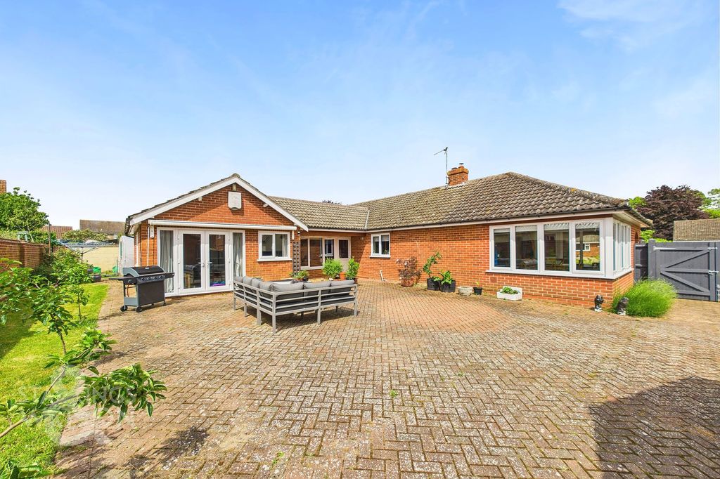 Property photo 2 of 33