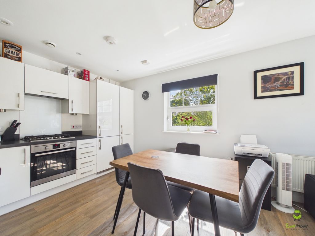 Property photo 1 of 16 Presented By Nicoleta At Ewemove Bexleyheath And D