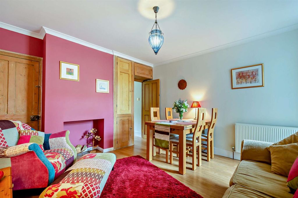 Property photo 3 of 20 8694872-Interior04-800.Jpg