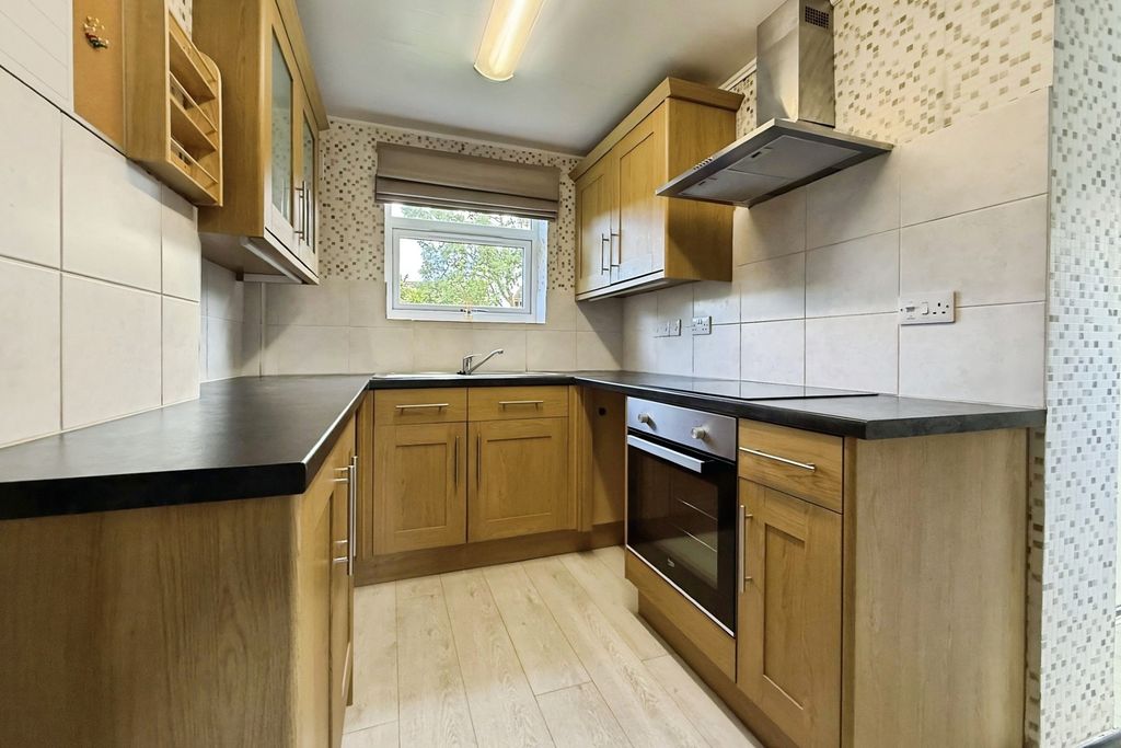 Property photo 3 of 16 Kitchen