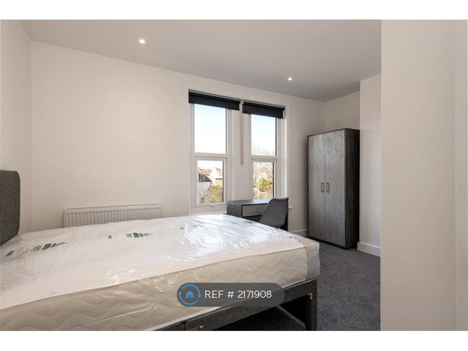 Property photo 1 of 9 Spacious And Light Rooms