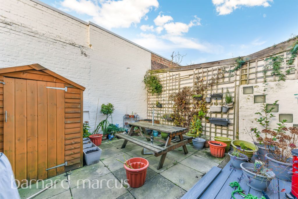 Property photo 2 of 12 Garden